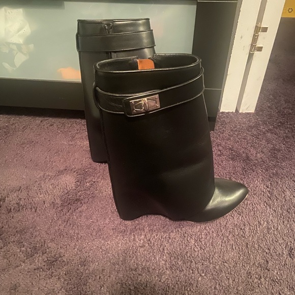 100% Authentic Givenchy Shark- Lock Boots Size. 37 - Picture 5 of 12